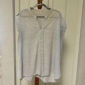 Size 2x Amelia Femme white sleeveless blouse with black/taupe squares